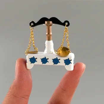1/12 Babaház miniatűr fémmérleg Szimulációs bútor modell Mini dekorációs babaház kiegészítők