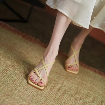 2022 Nyári női cipők Tömör szögletes lábujj Vaskos sarkú női szandál Hasított bőr Egyszínű Középsarkú alkalmi cipő nőknek